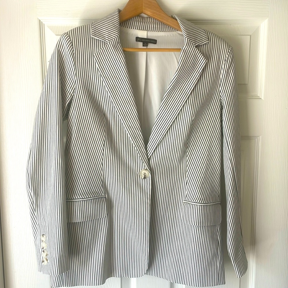 Pin stipe blazer light and relaxed with some structure and shoulder pads Small